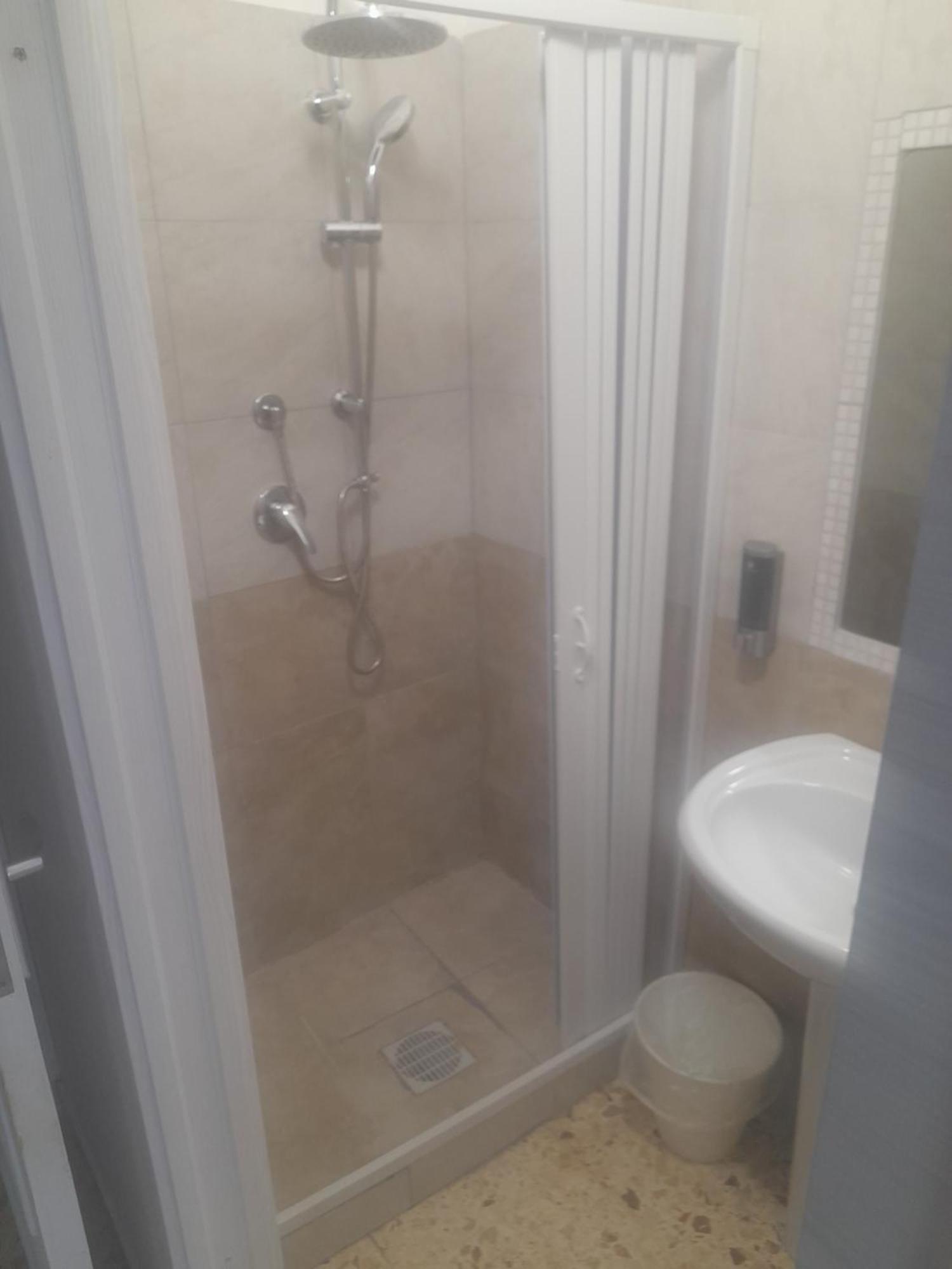 Bed And Fly Aeroporto Fontanarossa Reception H24 Bagno Privato In